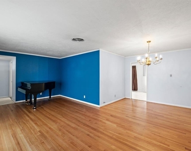 7722 Dillon Street - Photo Thumbnail 2