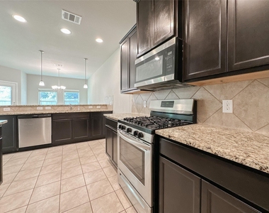105 Camelot Place Court - Photo Thumbnail 4