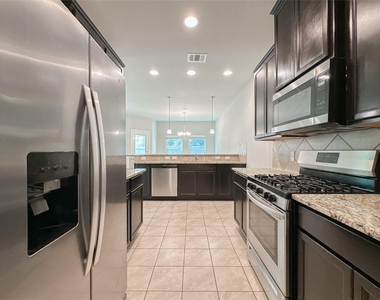 105 Camelot Place Court - Photo Thumbnail 6