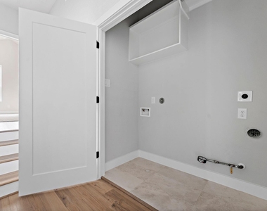 2183 Mansfield - Photo Thumbnail 12