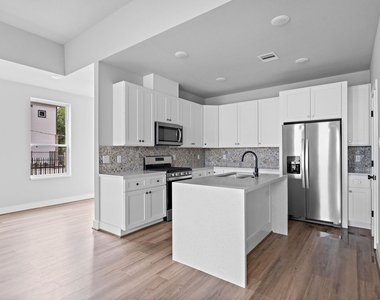 2183 Mansfield - Photo Thumbnail 4