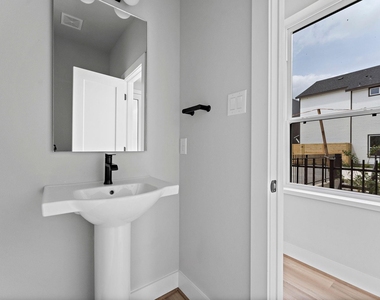 2183 Mansfield - Photo Thumbnail 16