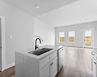 2183 Mansfield - Photo Thumbnail 5