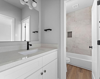 2183 Mansfield - Photo Thumbnail 15