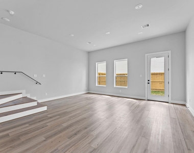 2183 Mansfield - Photo Thumbnail 1