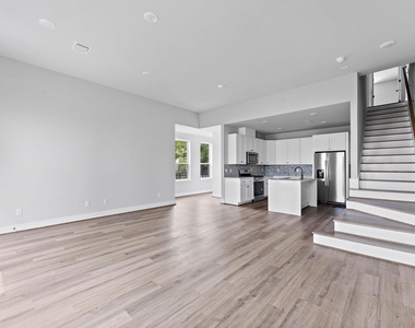 2183 Mansfield - Photo Thumbnail 2