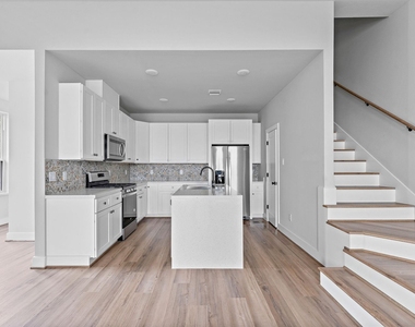 2183 Mansfield - Photo Thumbnail 3