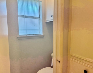 10422 Eagle Glen Drive - Photo Thumbnail 15