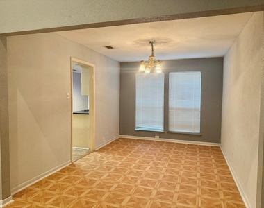 10422 Eagle Glen Drive - Photo Thumbnail 8