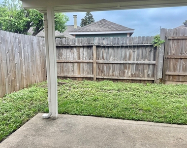 10422 Eagle Glen Drive - Photo Thumbnail 28