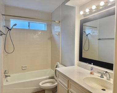 10422 Eagle Glen Drive - Photo Thumbnail 25