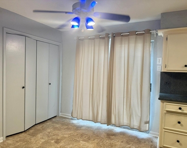 10422 Eagle Glen Drive - Photo Thumbnail 22