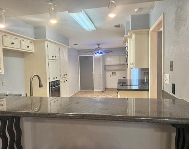 10422 Eagle Glen Drive - Photo Thumbnail 4