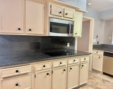 10422 Eagle Glen Drive - Photo Thumbnail 7