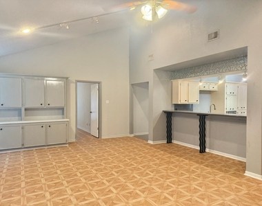 10422 Eagle Glen Drive - Photo Thumbnail 6