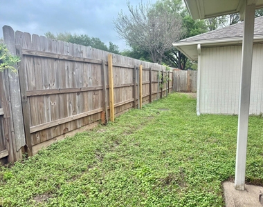 10422 Eagle Glen Drive - Photo Thumbnail 29