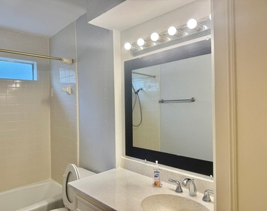 10422 Eagle Glen Drive - Photo Thumbnail 26