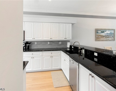 7515 Stoneybrook Drive - Photo Thumbnail 8