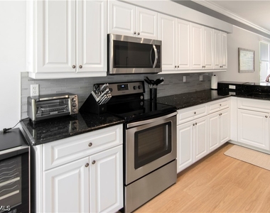 7515 Stoneybrook Drive - Photo Thumbnail 11