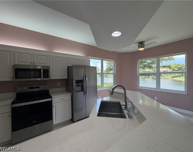359 Dover Place - Photo Thumbnail 6