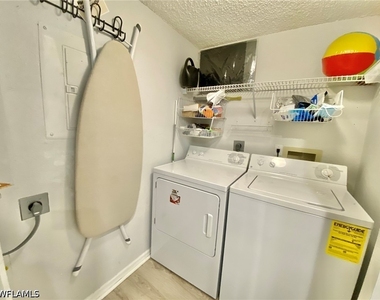 1096 Woodshire Lane - Photo Thumbnail 26