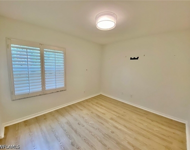 1096 Woodshire Lane - Photo Thumbnail 16