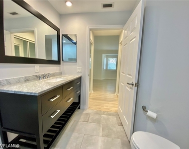 1096 Woodshire Lane - Photo Thumbnail 11