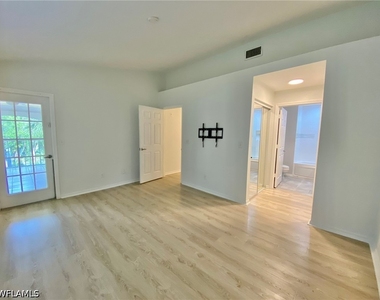 1096 Woodshire Lane - Photo Thumbnail 3