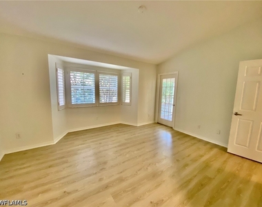 1096 Woodshire Lane - Photo Thumbnail 12