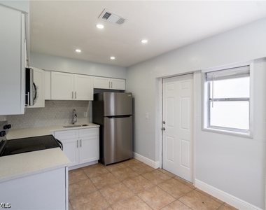 1940 48th Street Sw - Photo Thumbnail 15