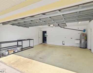 11693 Oakland Drive - Photo Thumbnail 24