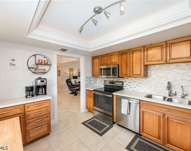 413 Augusta Boulevard - Photo Thumbnail 12