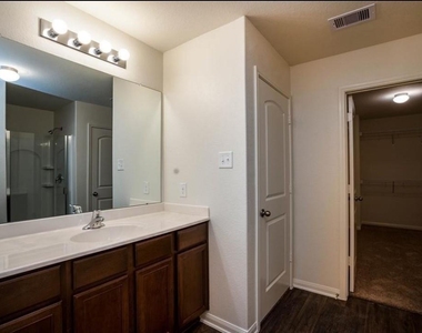 212 Autumn Berry Lane - Photo Thumbnail 5