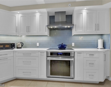 4751 Gulf Shore Boulevard N - Photo Thumbnail 5