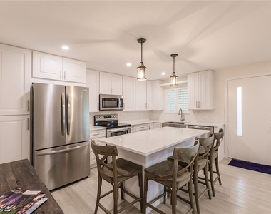 527 Broad Avenue S - Photo Thumbnail 8