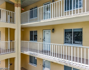 3685 Amberly Cir - Photo Thumbnail 3