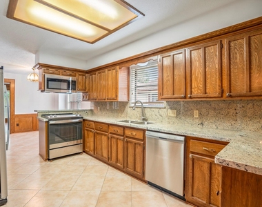 38 Devonshire Drive - Photo Thumbnail 15