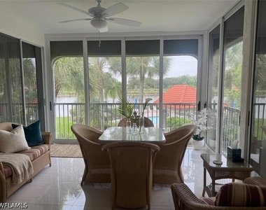 562 Laguna Royale Boulevard - Photo Thumbnail 9