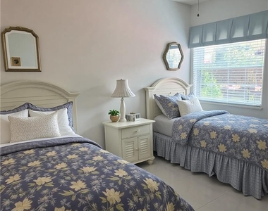 562 Laguna Royale Boulevard - Photo Thumbnail 15