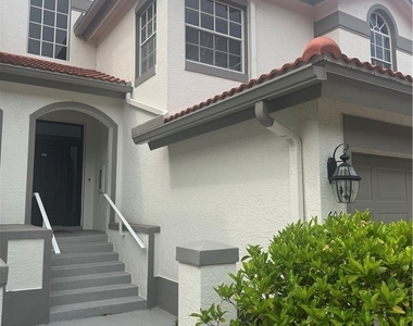562 Laguna Royale Boulevard - Photo Thumbnail 2