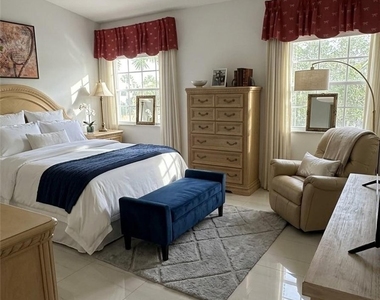 562 Laguna Royale Boulevard - Photo Thumbnail 10