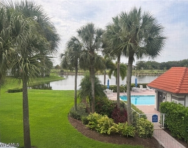 562 Laguna Royale Boulevard - Photo Thumbnail 18