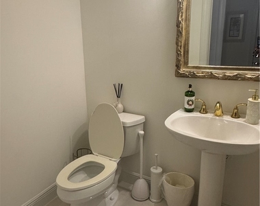 562 Laguna Royale Boulevard - Photo Thumbnail 12