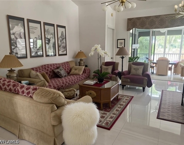 562 Laguna Royale Boulevard - Photo Thumbnail 5