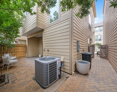 6005 Kansas Street - Photo Thumbnail 9