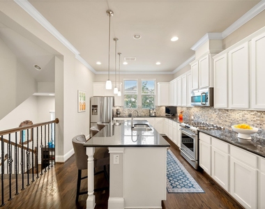 6005 Kansas Street - Photo Thumbnail 17