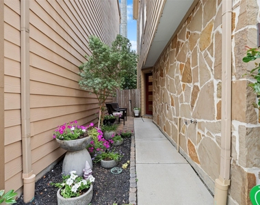 6005 Kansas Street - Photo Thumbnail 8