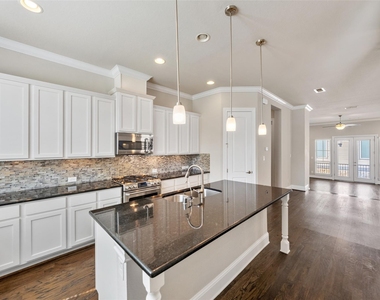 6005 Kansas Street - Photo Thumbnail 20