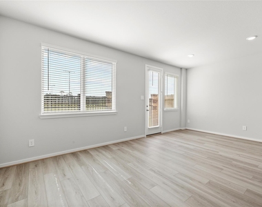 3219 Quiet Sunset Drive - Photo Thumbnail 9