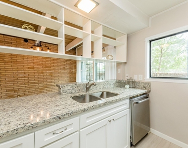 3809 N Braeswood Boulevard - Photo Thumbnail 9